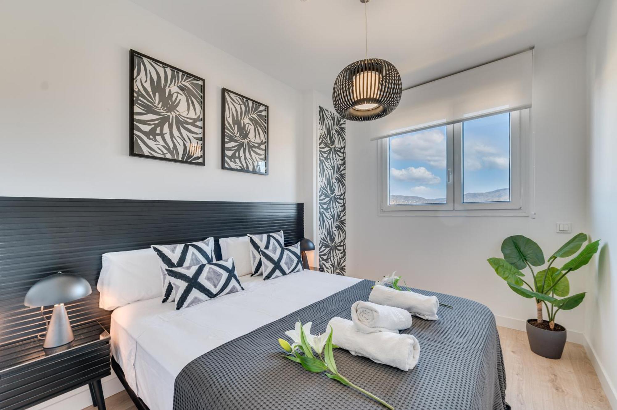 Apartamento Xpce Sky Towers - Parking Free Málaga