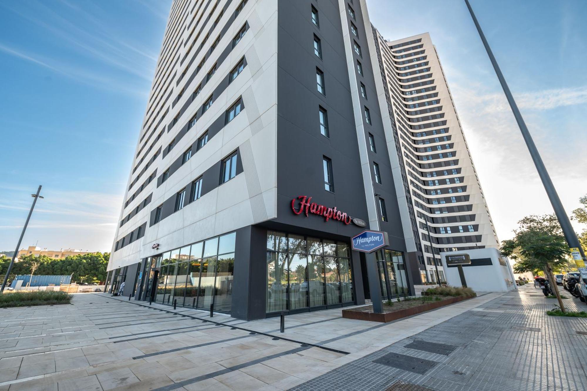 Apartamento Xpce Sky Towers - Parking Free Málaga