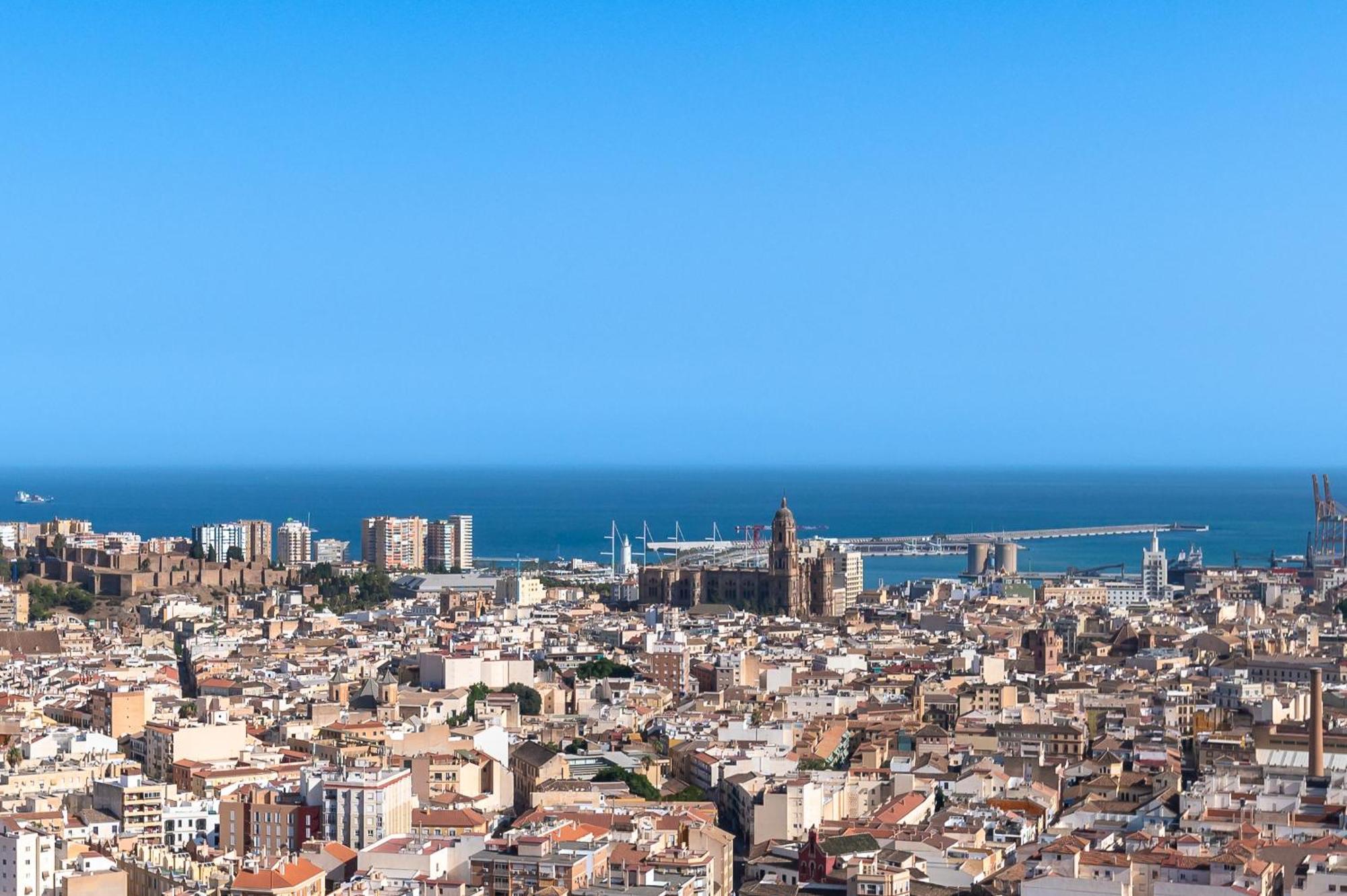 Xpce Sky Towers - Parking Free * Málaga